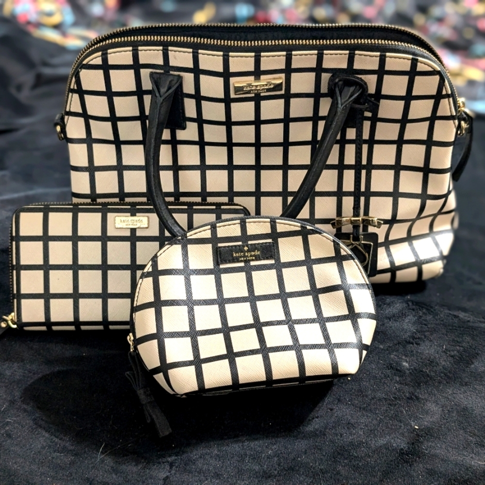 Large Bag With Matching Wallet And Pouch - image 1